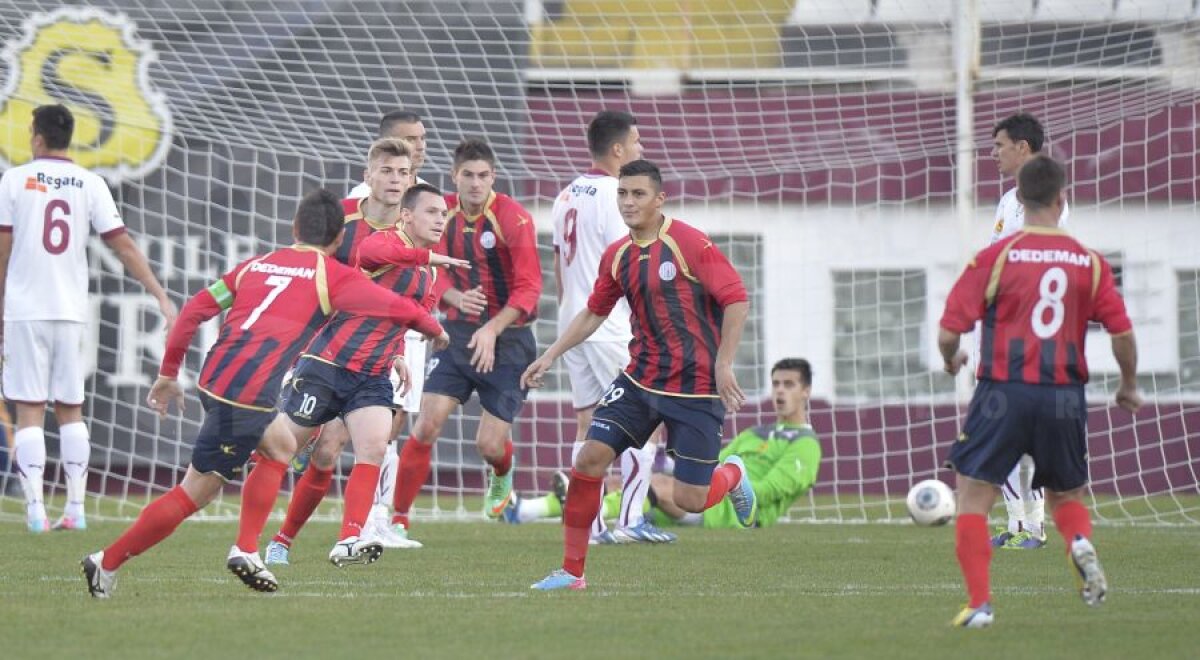 VIDEO şi FOTO Giuleştenii au pierdut derby-ul şi şefia Seriei I » Rapid - CSMS Iaşi 0-2