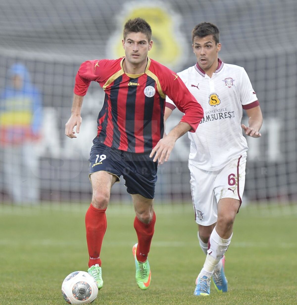 VIDEO şi FOTO Giuleştenii au pierdut derby-ul şi şefia Seriei I » Rapid - CSMS Iaşi 0-2