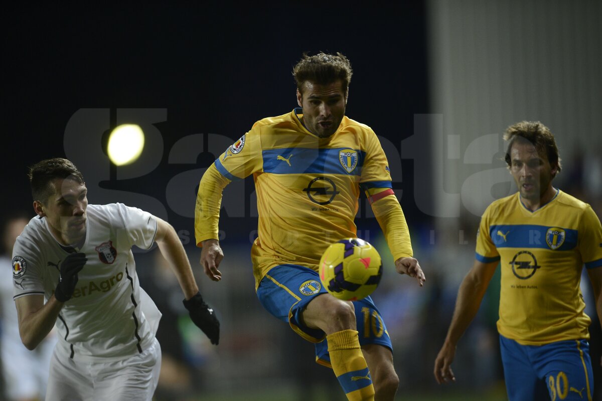 FOTO şi VIDEO Petrolul a remizat cu Astra la primul meci cu Răzvan Lucescu pe bancă » Steaua e tot mai departe de cele două