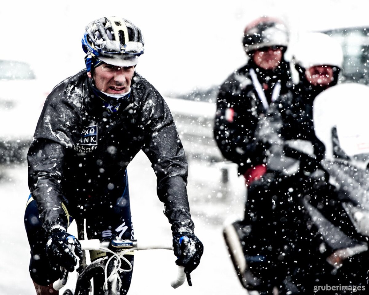 GALERIE FOTO » 10 poze pentru care merită să vezi Milano-Sanremo. Ediţia 2013 a fost doar pentru cei bravi