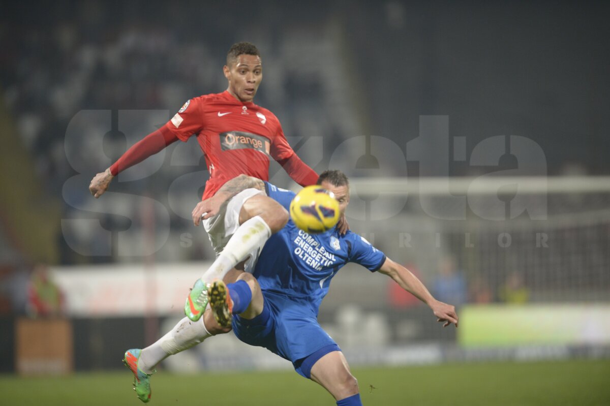 FOTO şi VIDEO "Cîinii" au fost învinşi dramatic în prelungiri, într-un meci în care Bilinski a impresionat. Dinamo - Pandurii 2-3