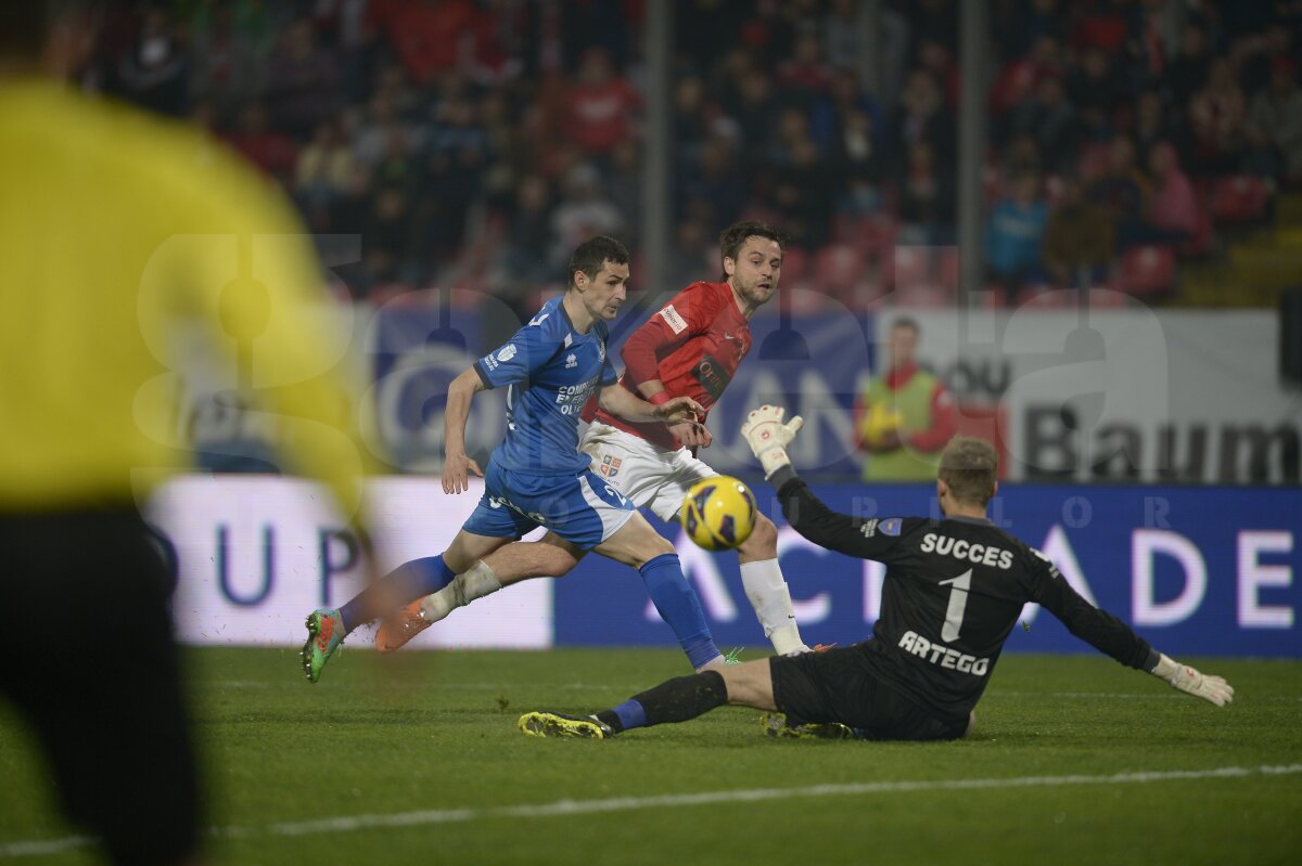 FOTO şi VIDEO "Cîinii" au fost învinşi dramatic în prelungiri, într-un meci în care Bilinski a impresionat. Dinamo - Pandurii 2-3