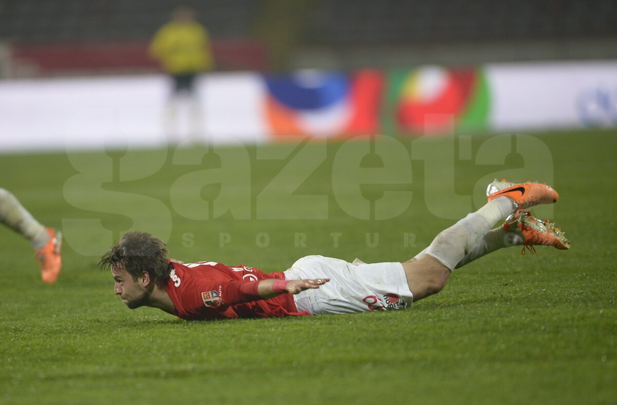 FOTO şi VIDEO "Cîinii" au fost învinşi dramatic în prelungiri, într-un meci în care Bilinski a impresionat. Dinamo - Pandurii 2-3