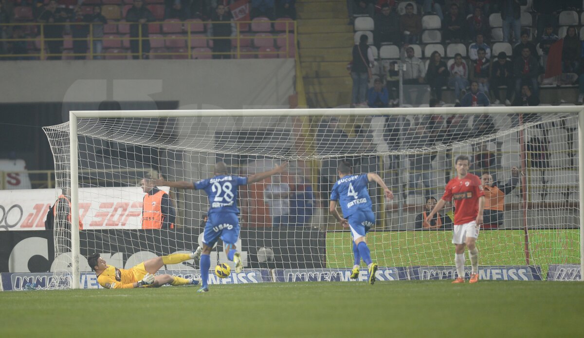 FOTO şi VIDEO "Cîinii" au fost învinşi dramatic în prelungiri, într-un meci în care Bilinski a impresionat. Dinamo - Pandurii 2-3