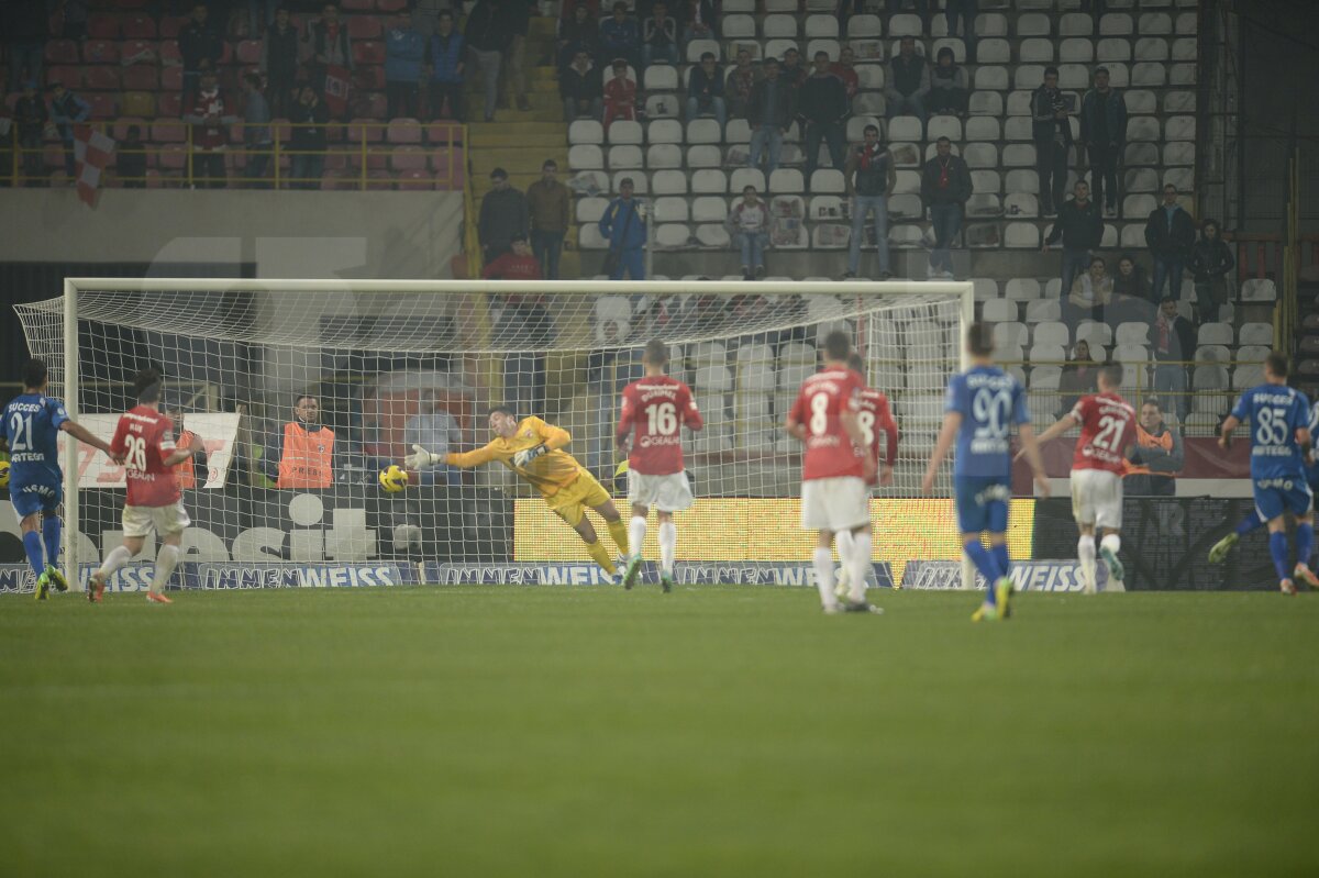FOTO şi VIDEO "Cîinii" au fost învinşi dramatic în prelungiri, într-un meci în care Bilinski a impresionat. Dinamo - Pandurii 2-3