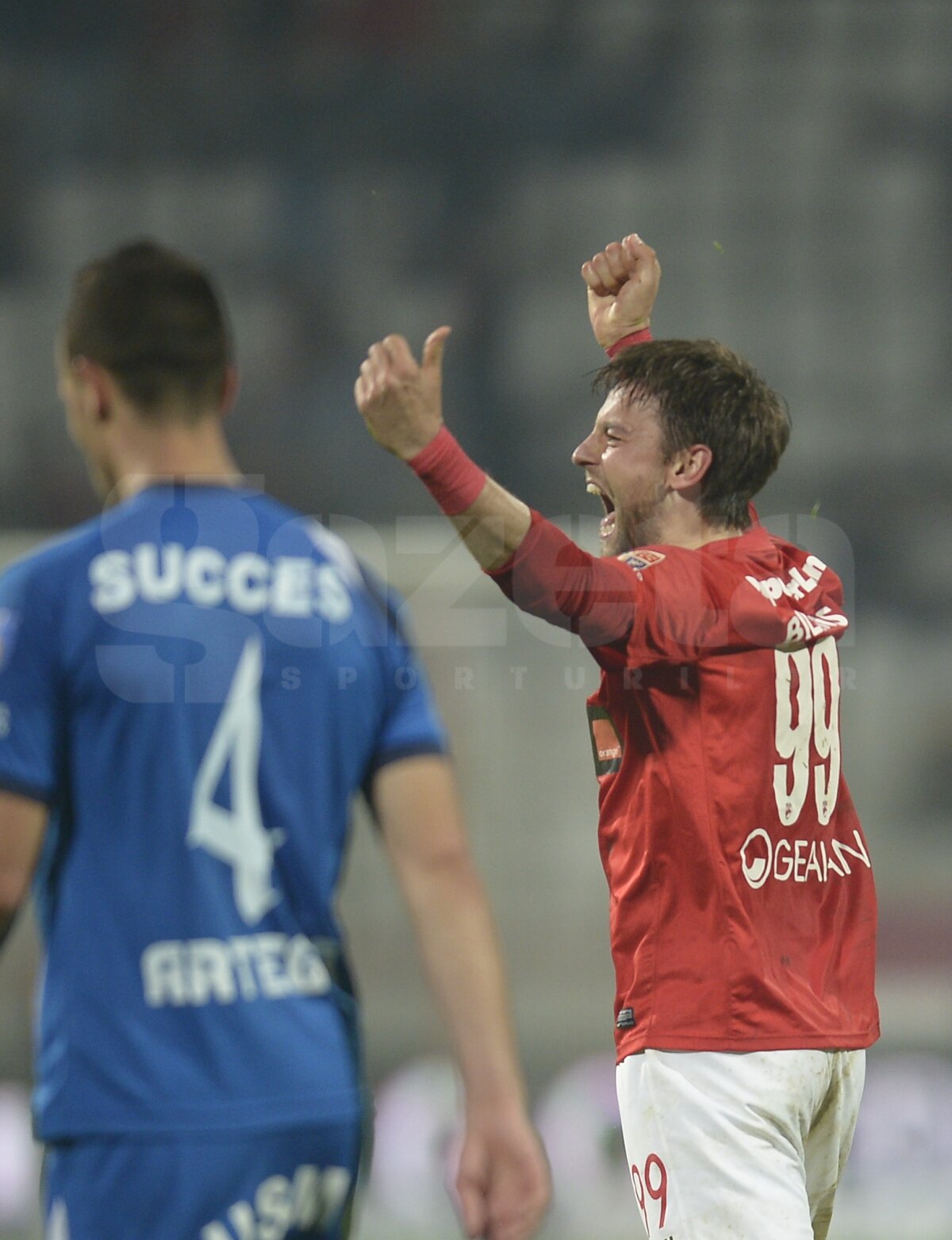 FOTO şi VIDEO "Cîinii" au fost învinşi dramatic în prelungiri, într-un meci în care Bilinski a impresionat. Dinamo - Pandurii 2-3