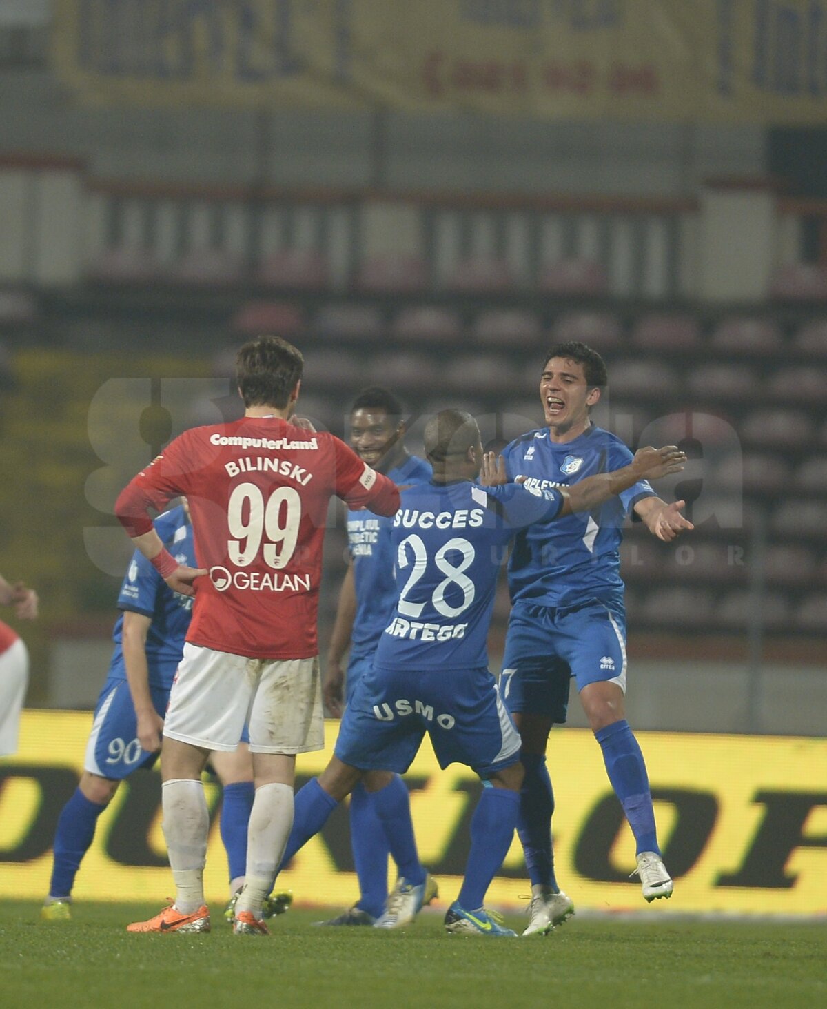 FOTO şi VIDEO "Cîinii" au fost învinşi dramatic în prelungiri, într-un meci în care Bilinski a impresionat. Dinamo - Pandurii 2-3