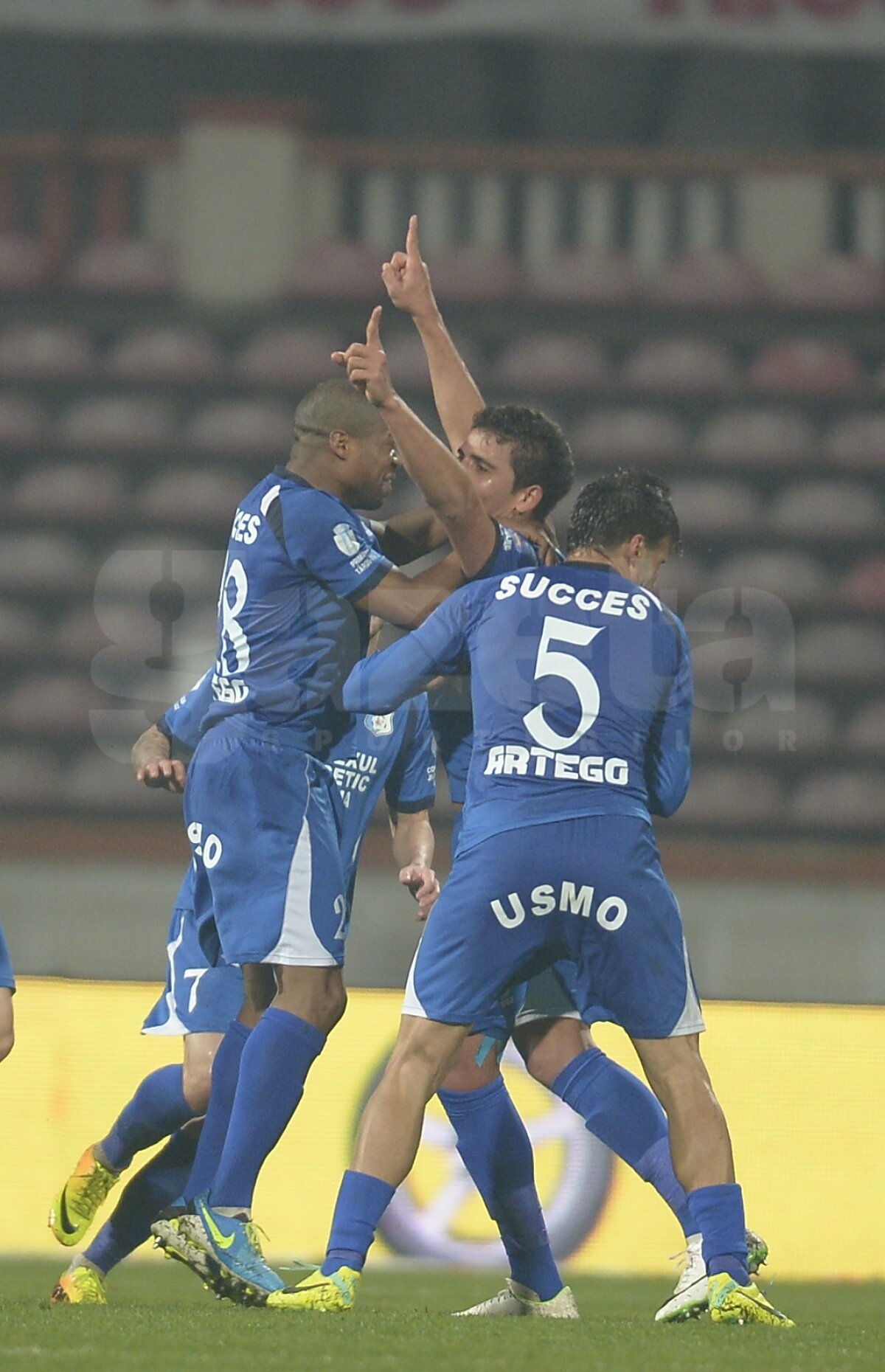 FOTO şi VIDEO "Cîinii" au fost învinşi dramatic în prelungiri, într-un meci în care Bilinski a impresionat. Dinamo - Pandurii 2-3