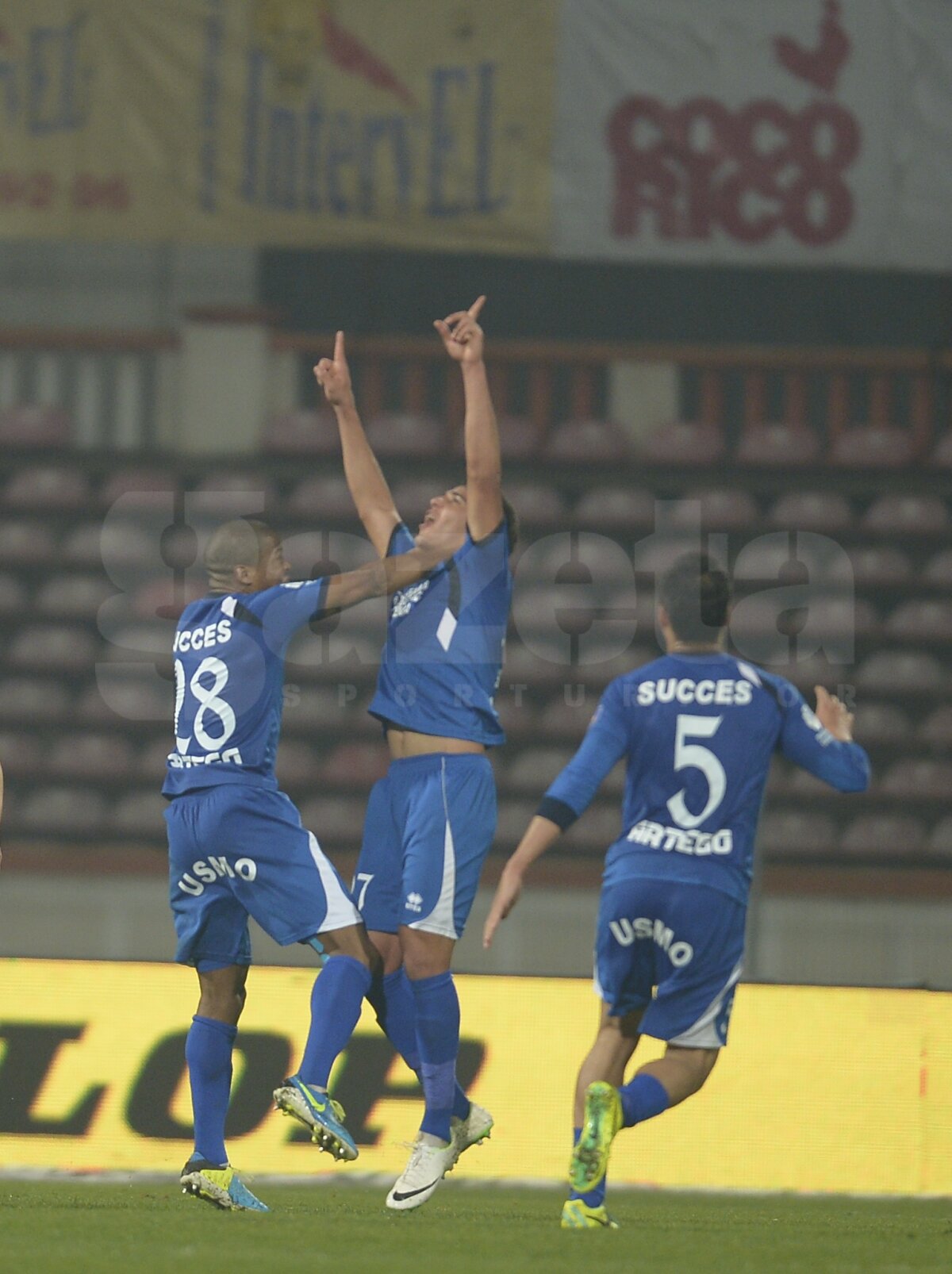 FOTO şi VIDEO "Cîinii" au fost învinşi dramatic în prelungiri, într-un meci în care Bilinski a impresionat. Dinamo - Pandurii 2-3