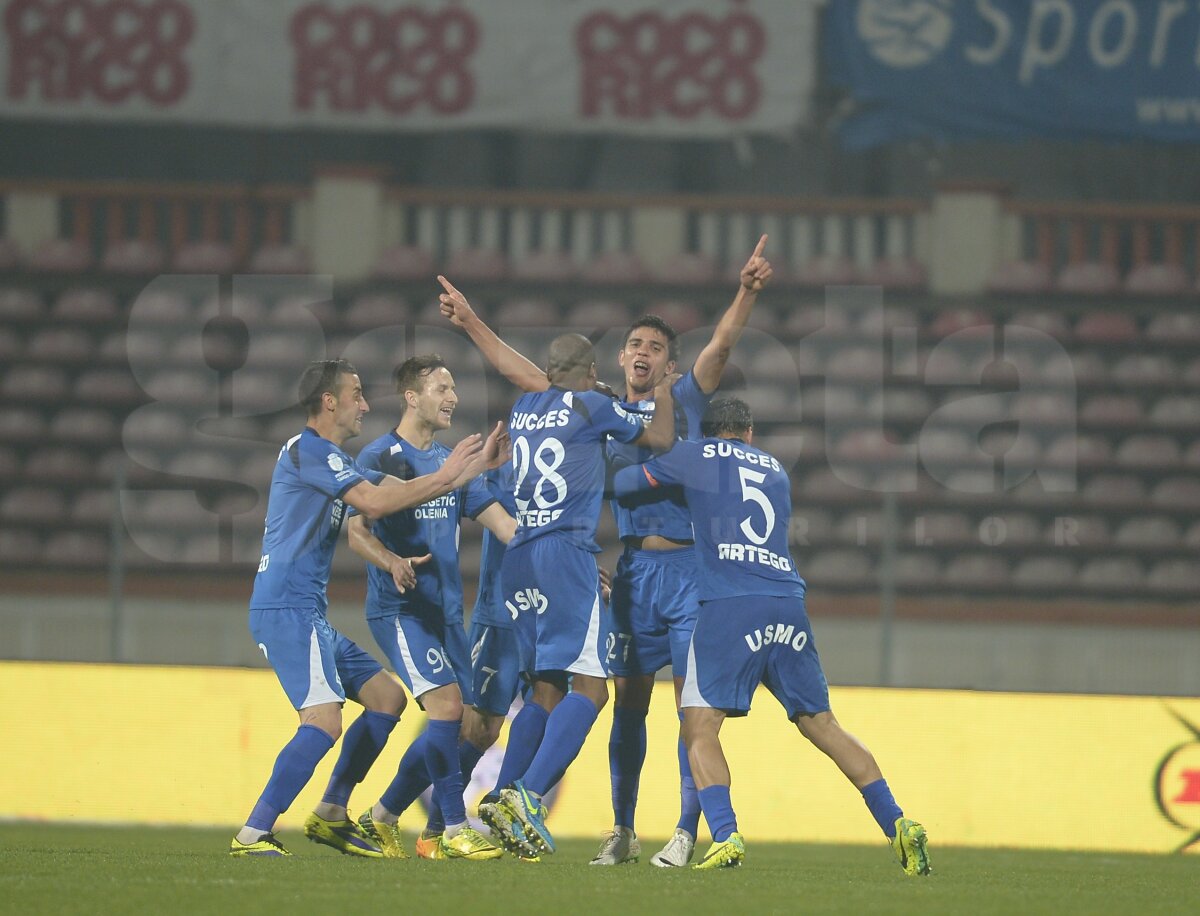 FOTO şi VIDEO "Cîinii" au fost învinşi dramatic în prelungiri, într-un meci în care Bilinski a impresionat. Dinamo - Pandurii 2-3