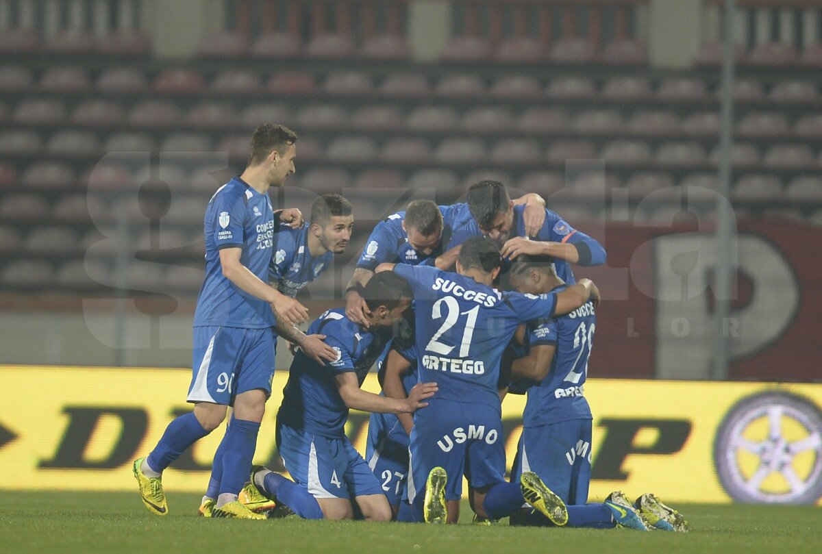 FOTO şi VIDEO "Cîinii" au fost învinşi dramatic în prelungiri, într-un meci în care Bilinski a impresionat. Dinamo - Pandurii 2-3