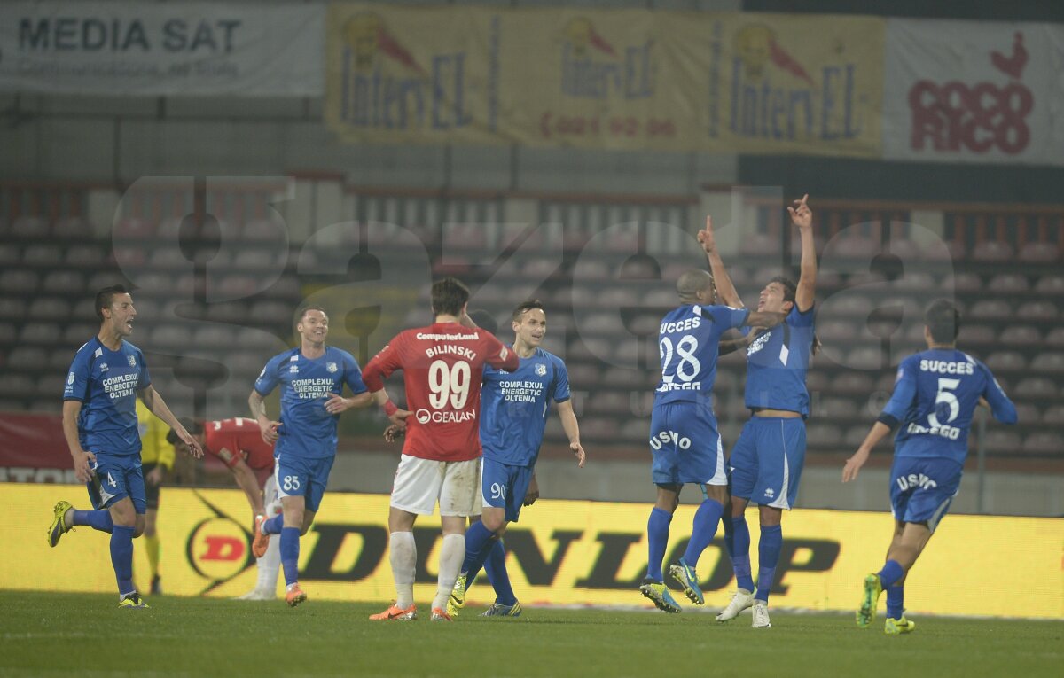 FOTO şi VIDEO "Cîinii" au fost învinşi dramatic în prelungiri, într-un meci în care Bilinski a impresionat. Dinamo - Pandurii 2-3