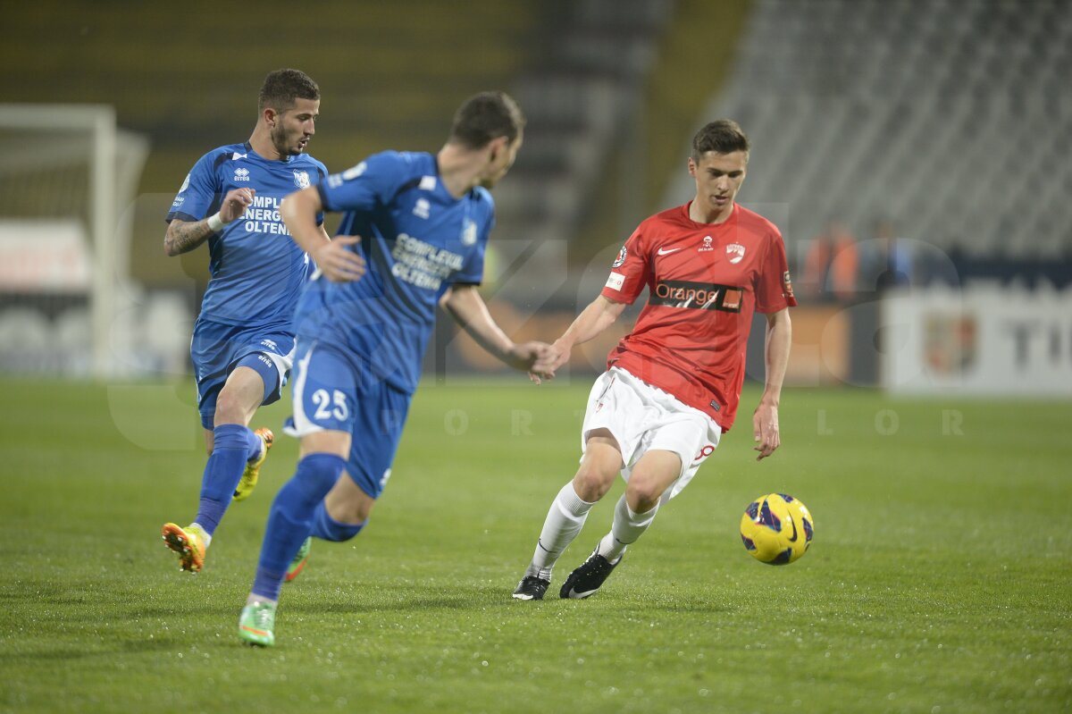 FOTO şi VIDEO "Cîinii" au fost învinşi dramatic în prelungiri, într-un meci în care Bilinski a impresionat. Dinamo - Pandurii 2-3