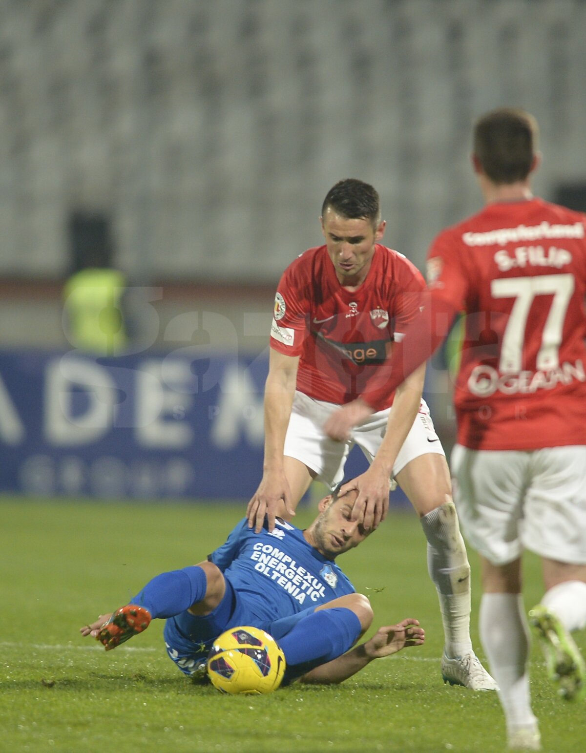 FOTO şi VIDEO "Cîinii" au fost învinşi dramatic în prelungiri, într-un meci în care Bilinski a impresionat. Dinamo - Pandurii 2-3