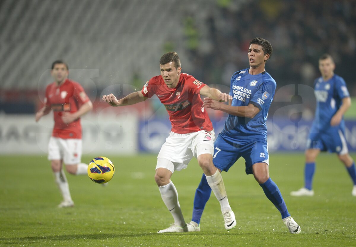 FOTO şi VIDEO "Cîinii" au fost învinşi dramatic în prelungiri, într-un meci în care Bilinski a impresionat. Dinamo - Pandurii 2-3