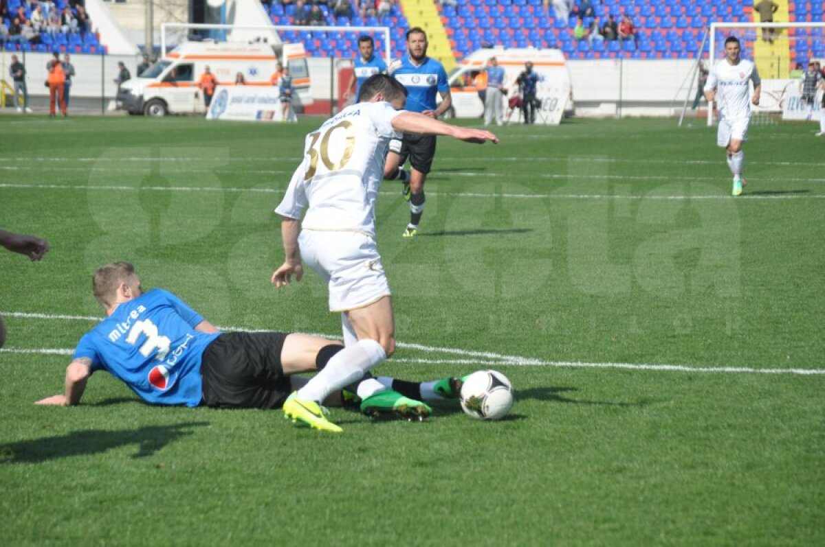 FOTO + VIDEO Două penalty-uri şi două cartonaşe roşii într-un meci cu 4 goluri » Botoşani este ca şi salvată de la retrogradare