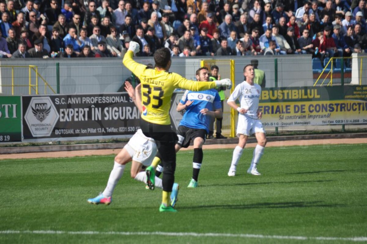 FOTO + VIDEO Două penalty-uri şi două cartonaşe roşii într-un meci cu 4 goluri » Botoşani este ca şi salvată de la retrogradare