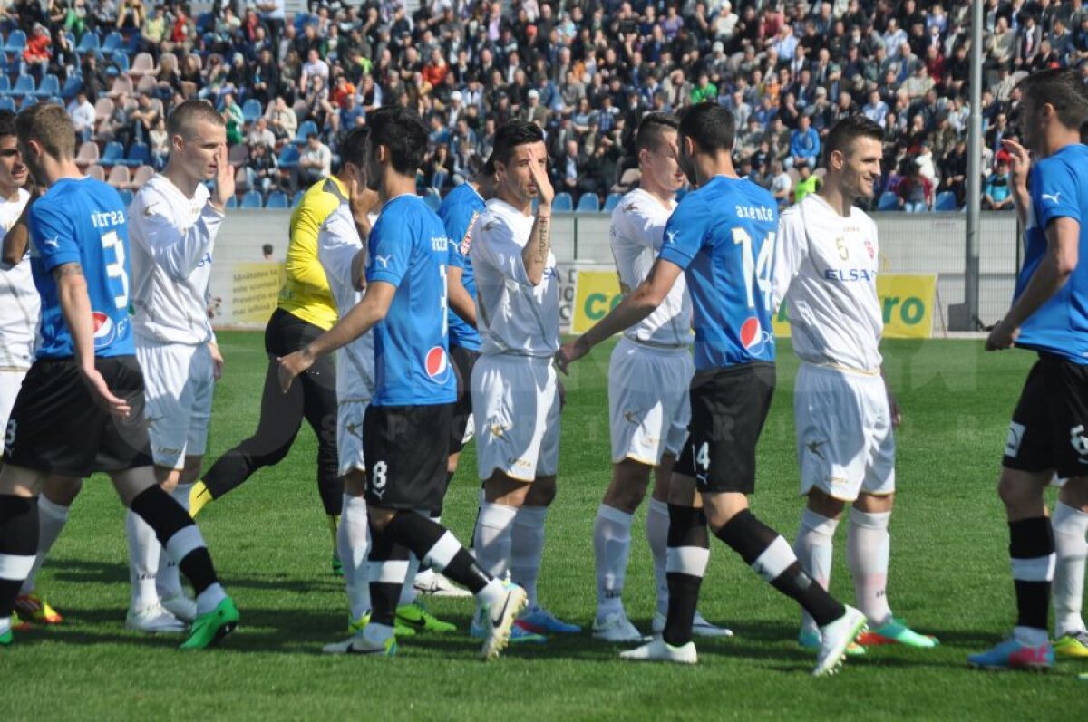 FOTO + VIDEO Două penalty-uri şi două cartonaşe roşii într-un meci cu 4 goluri » Botoşani este ca şi salvată de la retrogradare