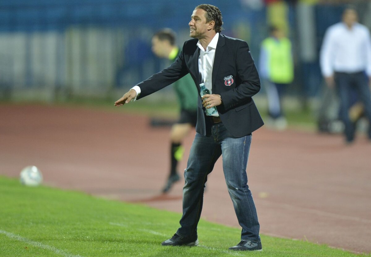 Laurenţiu Reghecampf a explicat schimbarea din minutul 30: "Cu Nicuşor Stanciu nu ajungeam la poartă"