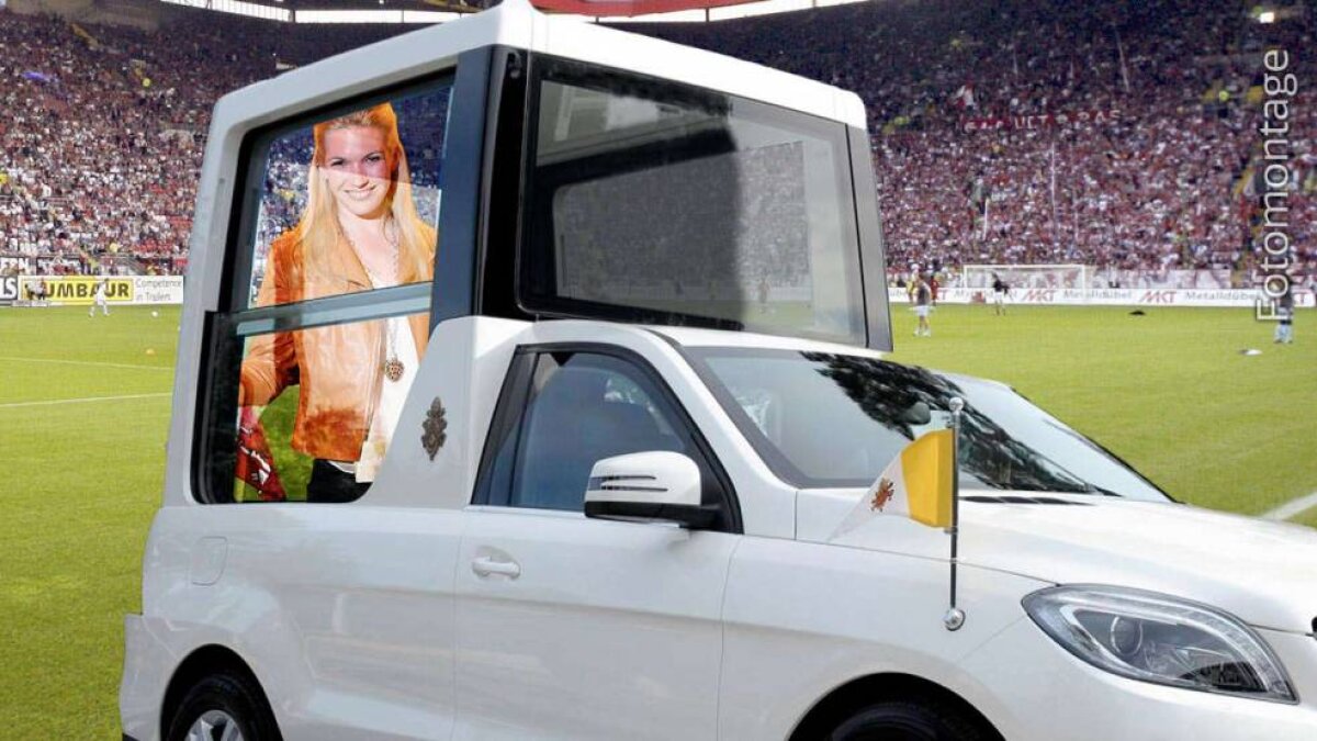 FOTO Magnetul blond » Lovită a treia oară! Jessica Kastrop e o mare atracţie pentru mingi