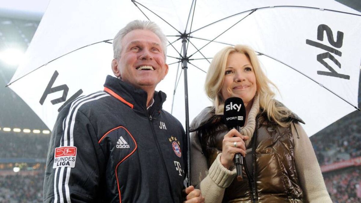 FOTO Magnetul blond » Lovită a treia oară! Jessica Kastrop e o mare atracţie pentru mingi