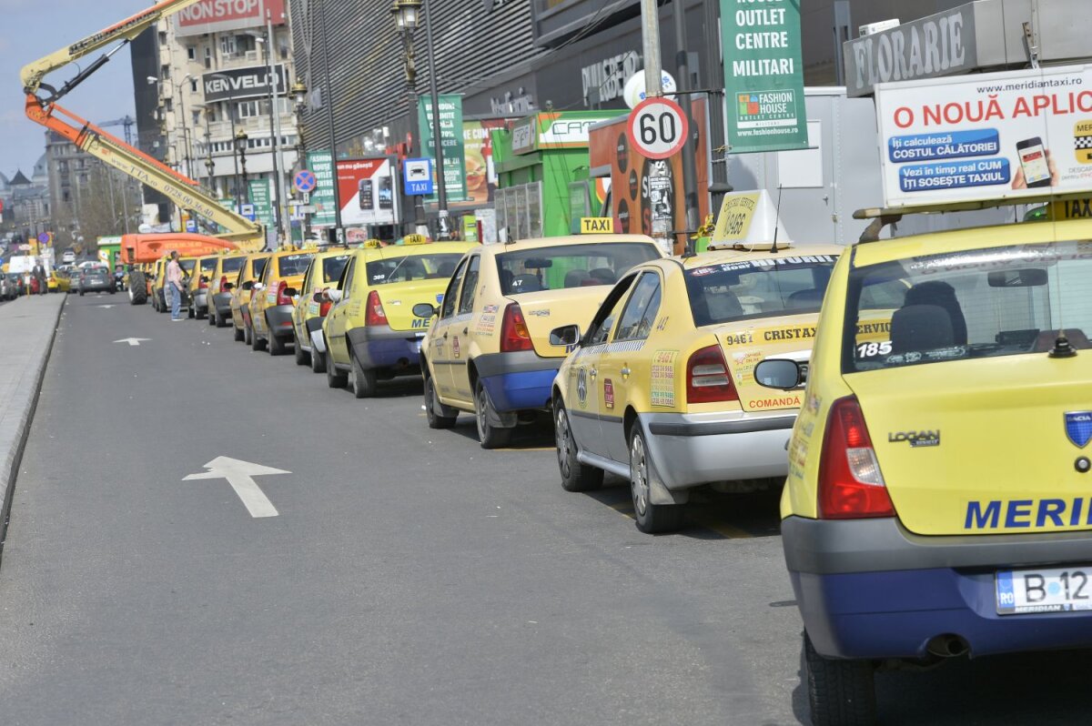 MAFIA TAXIURILOR » Patrula taximetriştilor » Cum veghează şoferii ca în parcările destinate lor să nu pătrundă maşinile cu licenţe de Ilfov