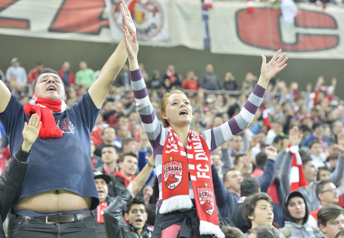 FOTO Steliştii mulţi, dinamoviştii buni » Fanii "cîinilor" s-au impus în duelul galeriilor din Derby