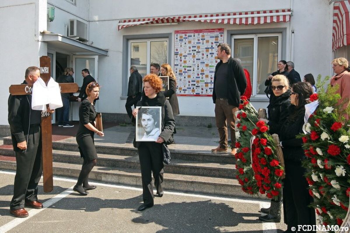 FOTO Fostul jucător şi conducător al lui Dinamo Augustin Deleanu a fost înmormîntat azi