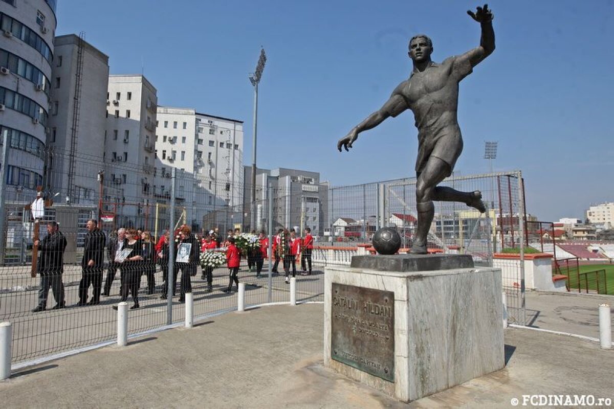 FOTO Fostul jucător şi conducător al lui Dinamo Augustin Deleanu a fost înmormîntat azi