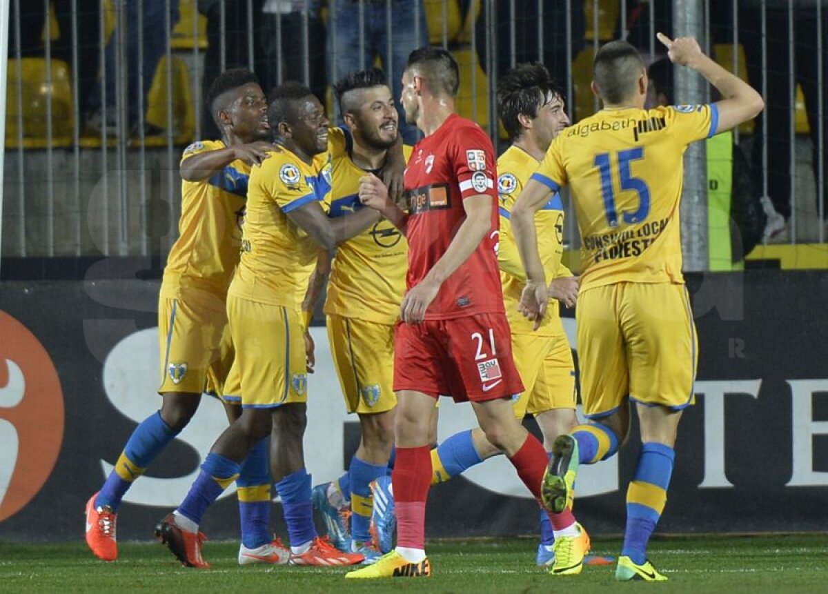 FOTO şi VIDEO "Tocaţi" de arbitrul Radu Petrescu, roş-albii au plecat cu un punct de la Ploieşti » Petrolul - Dinamo 2-2