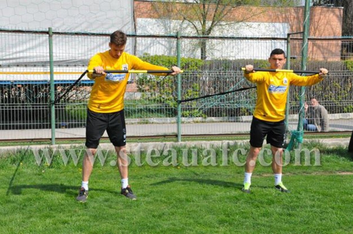 GALERIE FOTO Din secretele steliştilor » Thomas Neubert i-a "înhămat" pe jucători la un nou tip de antrenament