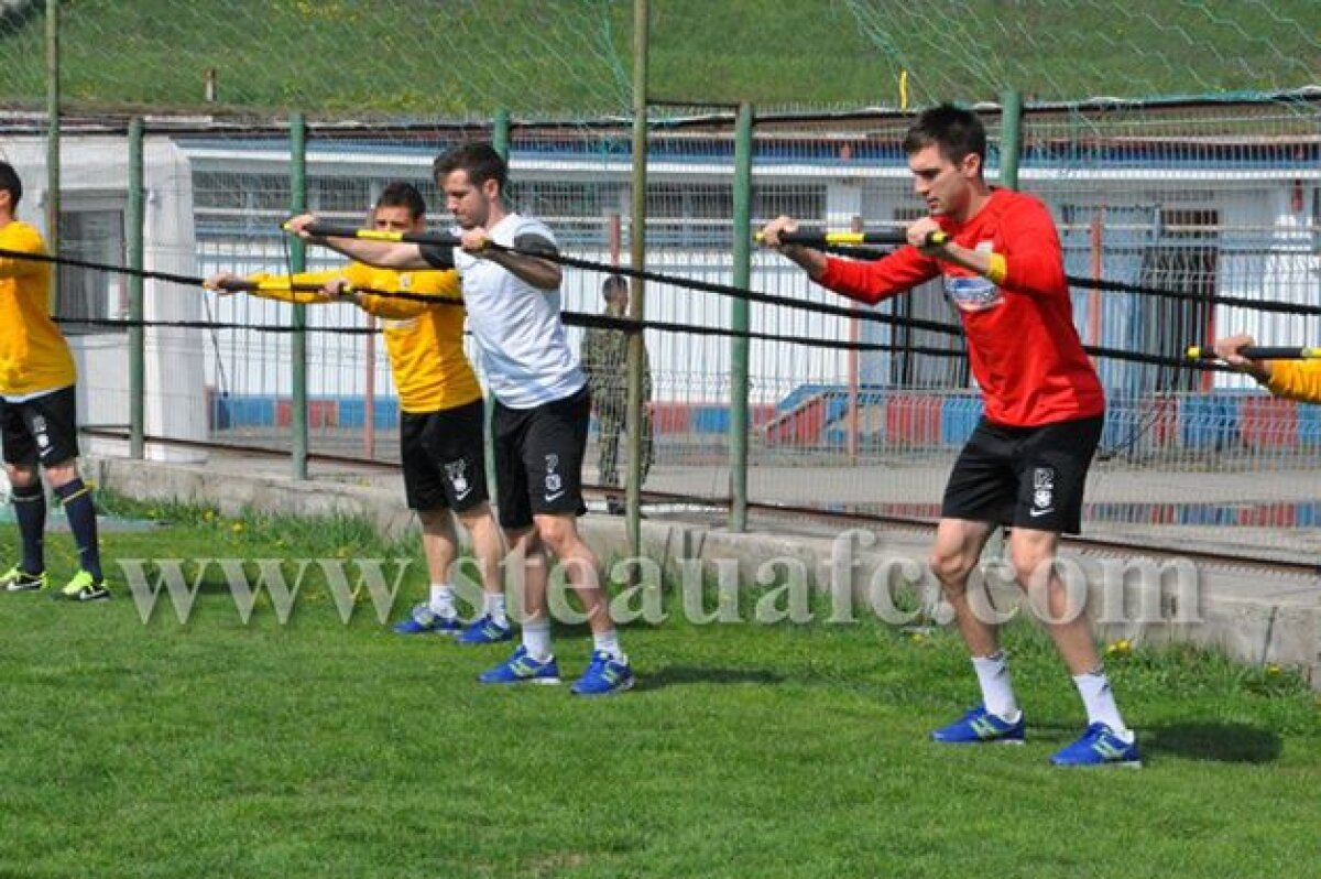 GALERIE FOTO Din secretele steliştilor » Thomas Neubert i-a "înhămat" pe jucători la un nou tip de antrenament