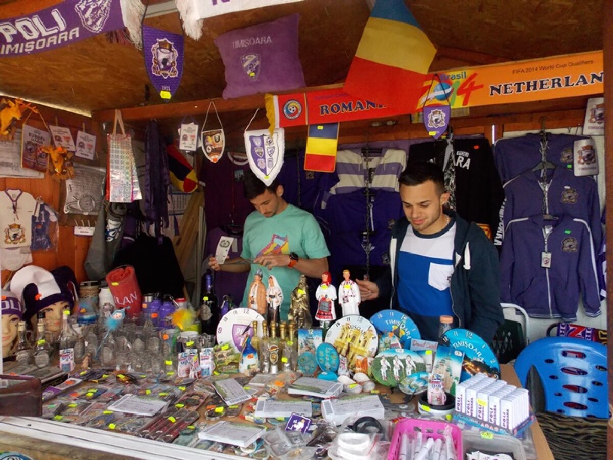 FOTO Jucătorii lui ACS Poli au vîndut bilete la meciul cu Steaua: "Sînt campioni, dar putem scoate un rezultat bun"