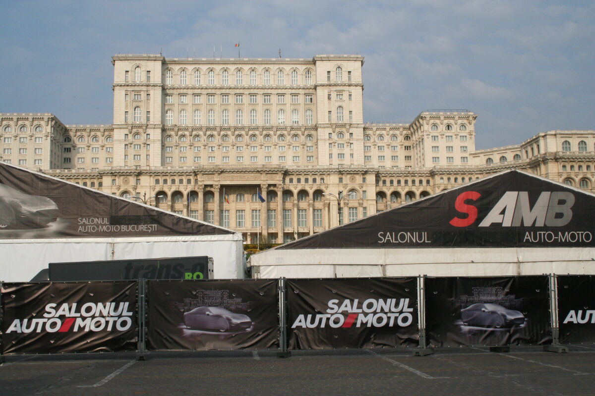 FOTO A început SAM! » Salonul Auto Moto 2014 s-a deschis azi în Piaţa Constituţiei