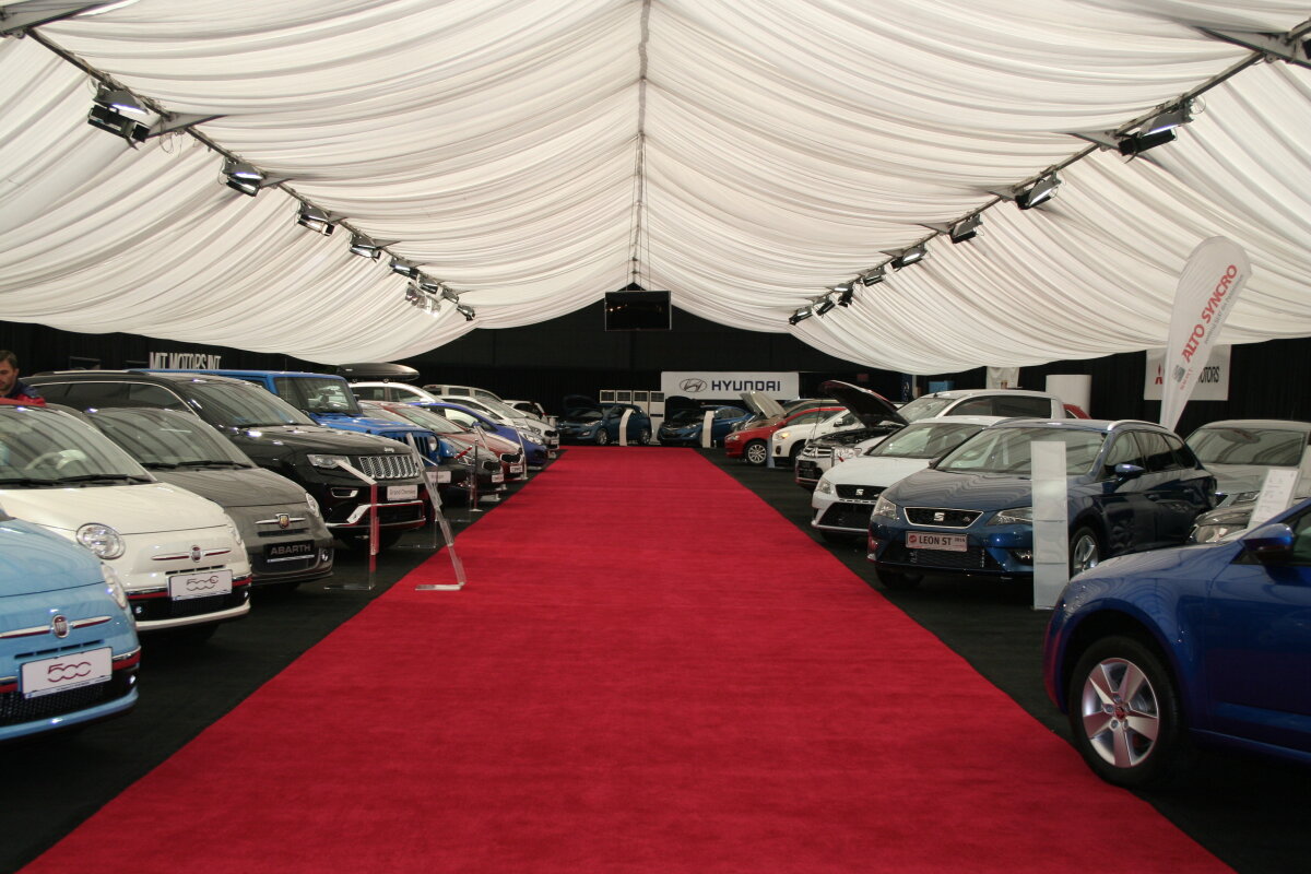 FOTO A început SAM! » Salonul Auto Moto 2014 s-a deschis azi în Piaţa Constituţiei