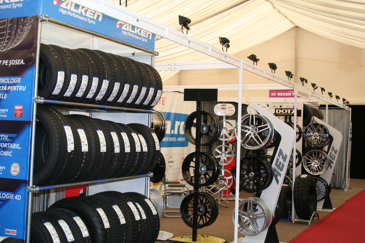 FOTO A început SAM! » Salonul Auto Moto 2014 s-a deschis azi în Piaţa Constituţiei