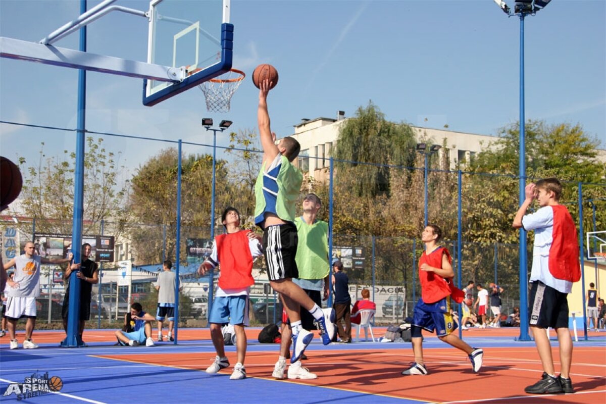 GALERIE FOTO Zece ani în 10 imagini de colecţie de la cel mai mare turneu de baschet din Bucureşti, Sport Arena Streetball!