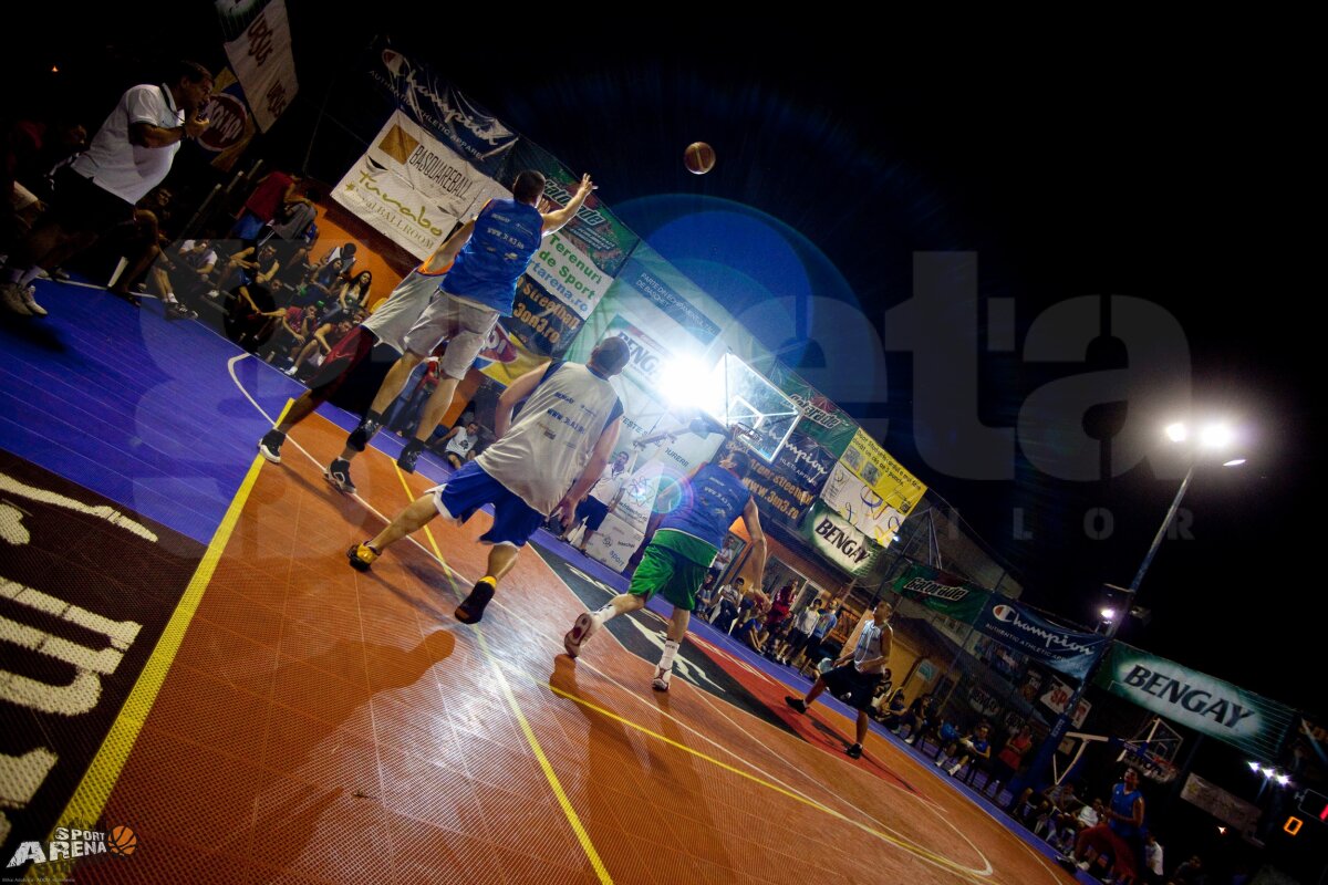 GALERIE FOTO Zece ani în 10 imagini de colecţie de la cel mai mare turneu de baschet din Bucureşti, Sport Arena Streetball!