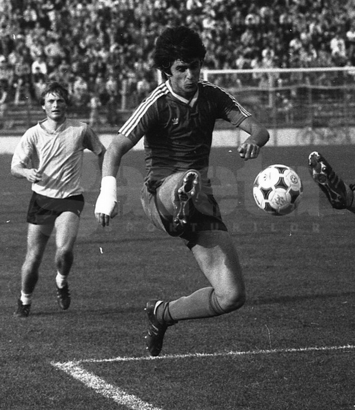 GALERIE FOTO Ziua "Fiarei" » 30 de imagini spectaculoase din cariera lui Marius Lăcătuş