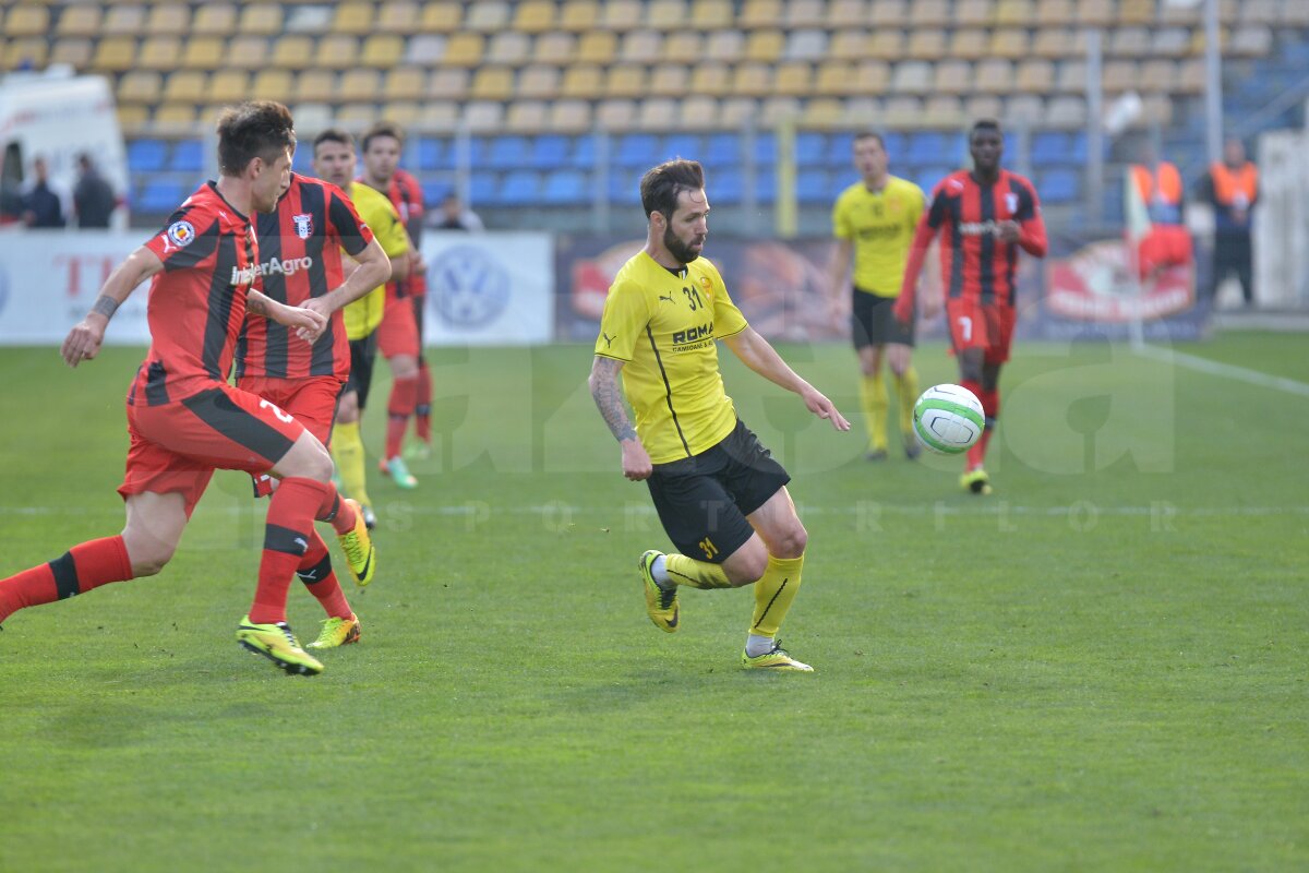 FOTO şi VIDEO FC Braşov - Astra 2-1 » Ardelenii au cîştigat 3 puncte vitale! Giurgiuvenii sînt tot mai departe de Steaua
