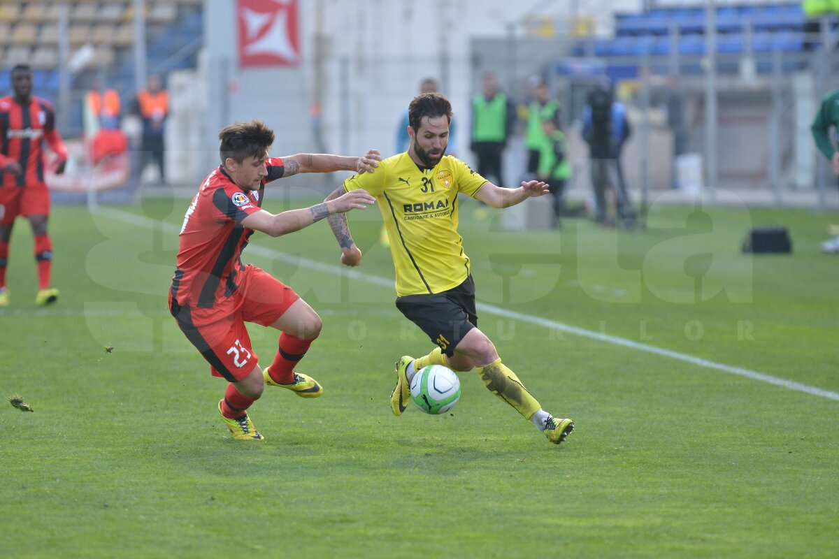 FOTO şi VIDEO FC Braşov - Astra 2-1 » Ardelenii au cîştigat 3 puncte vitale! Giurgiuvenii sînt tot mai departe de Steaua