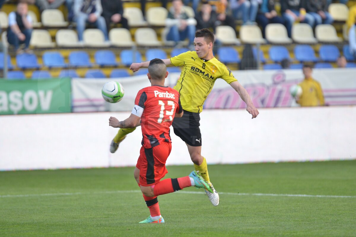 FOTO şi VIDEO FC Braşov - Astra 2-1 » Ardelenii au cîştigat 3 puncte vitale! Giurgiuvenii sînt tot mai departe de Steaua