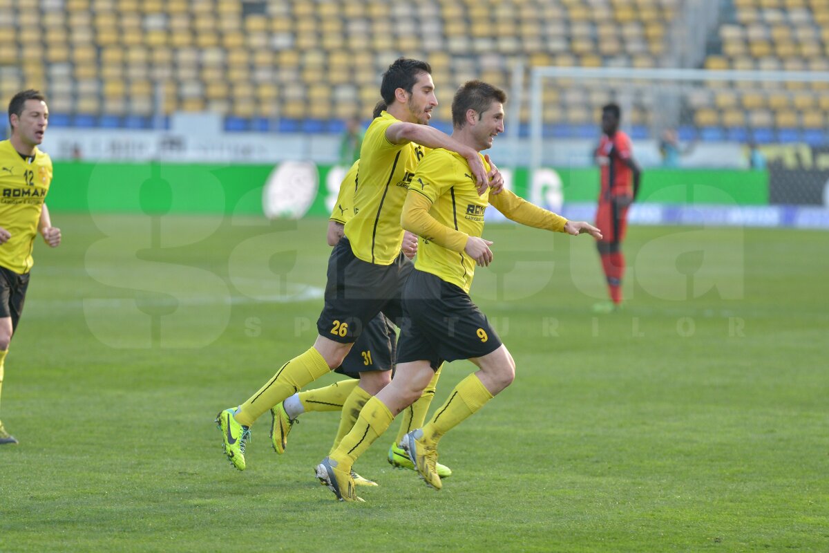 FOTO şi VIDEO FC Braşov - Astra 2-1 » Ardelenii au cîştigat 3 puncte vitale! Giurgiuvenii sînt tot mai departe de Steaua