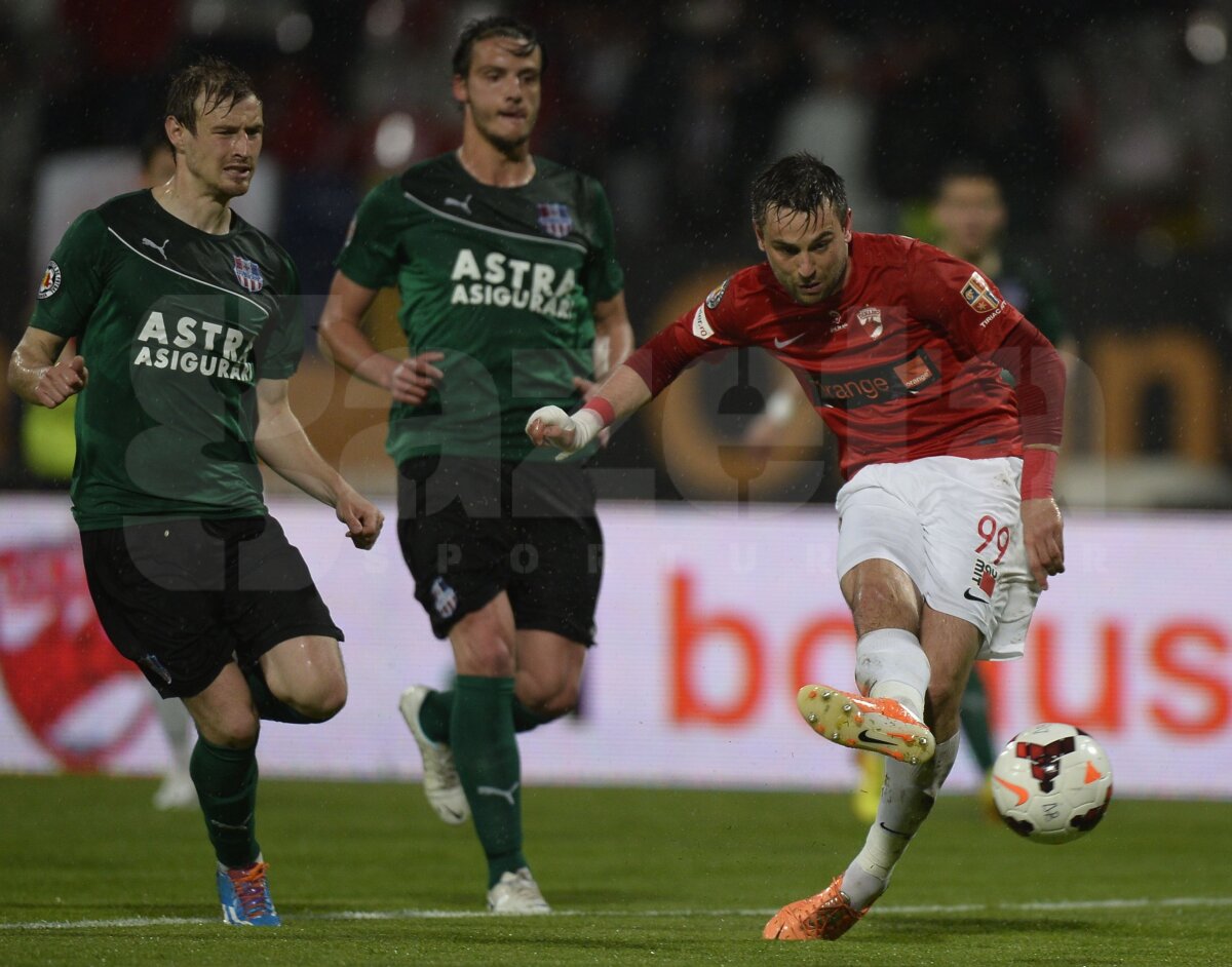 VIDEO şi FOTO Dinamo - Oţelul 3-1 » "Cîinii" revin pe locul 4