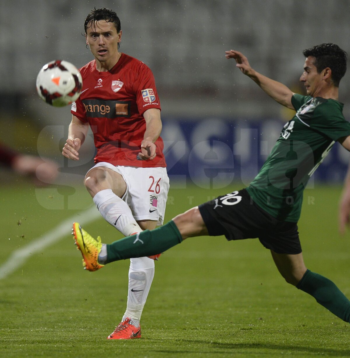 VIDEO şi FOTO Dinamo - Oţelul 3-1 » "Cîinii" revin pe locul 4