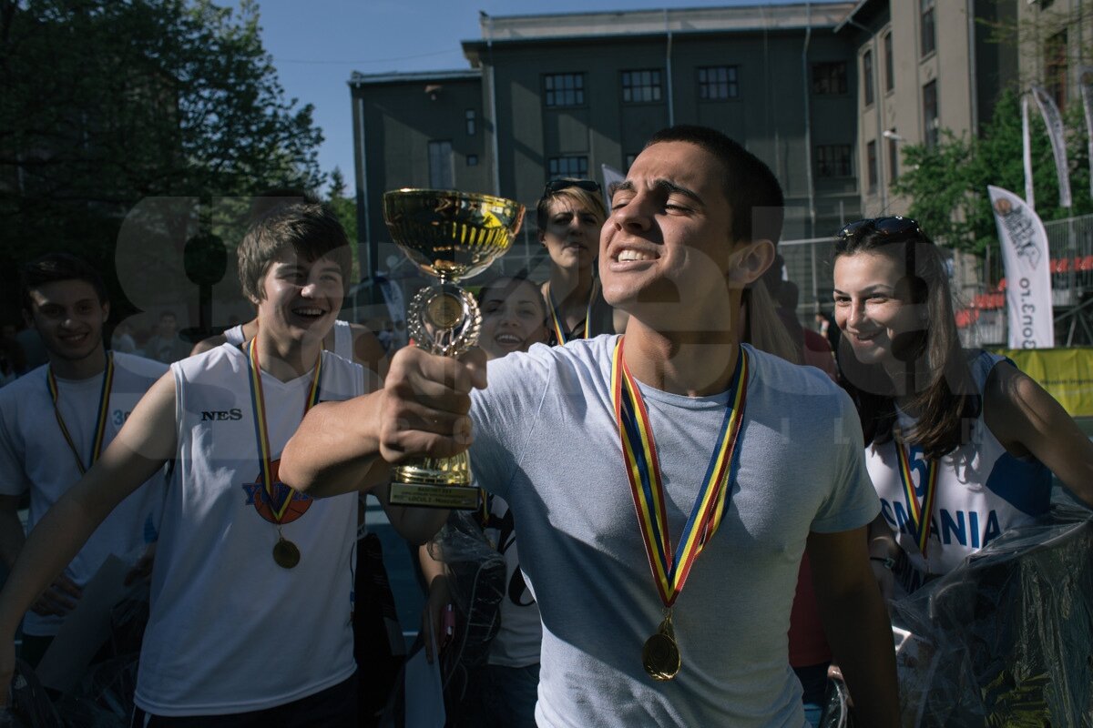 GALERIE FOTO Faze spectaculoase, coşuri de generic la prima ediţie a Cupei liceelor la baschet 3x3!