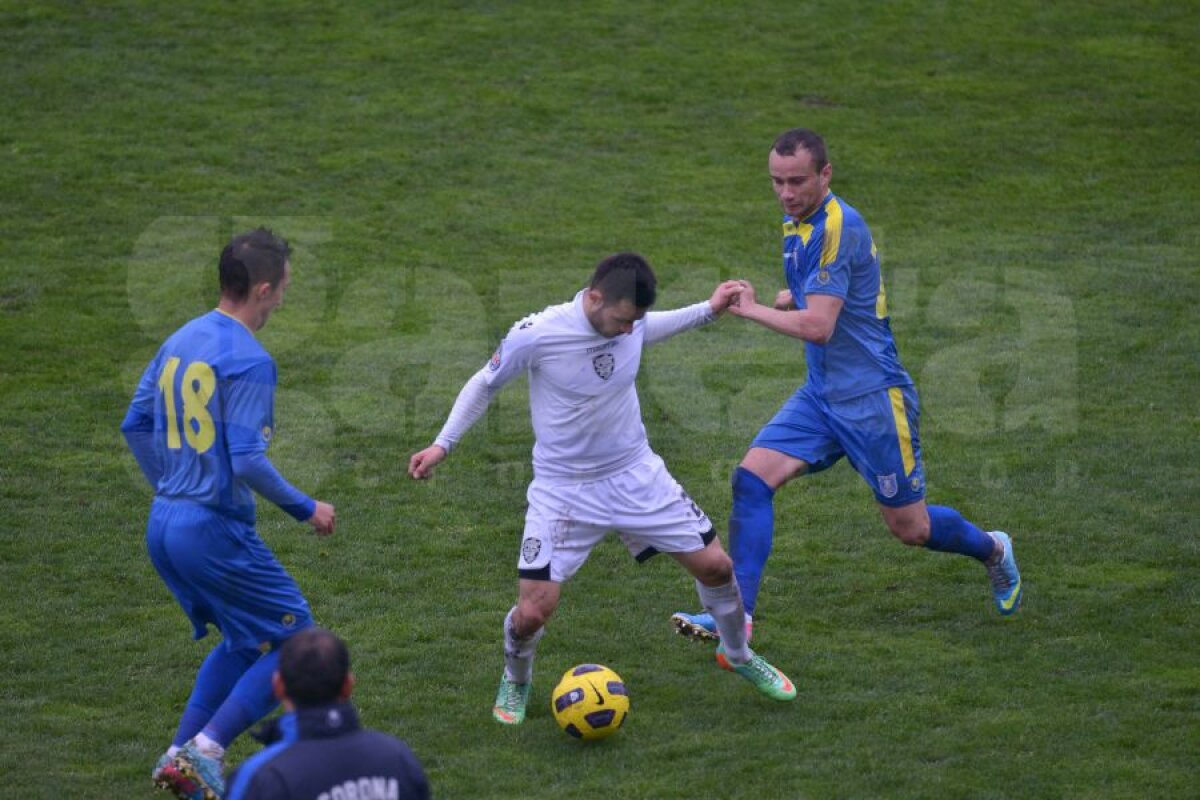 FOTO şi VIDEO Dan Alexa candidează la trofeul "Mister X" » Corona - ACS Poli 0-0