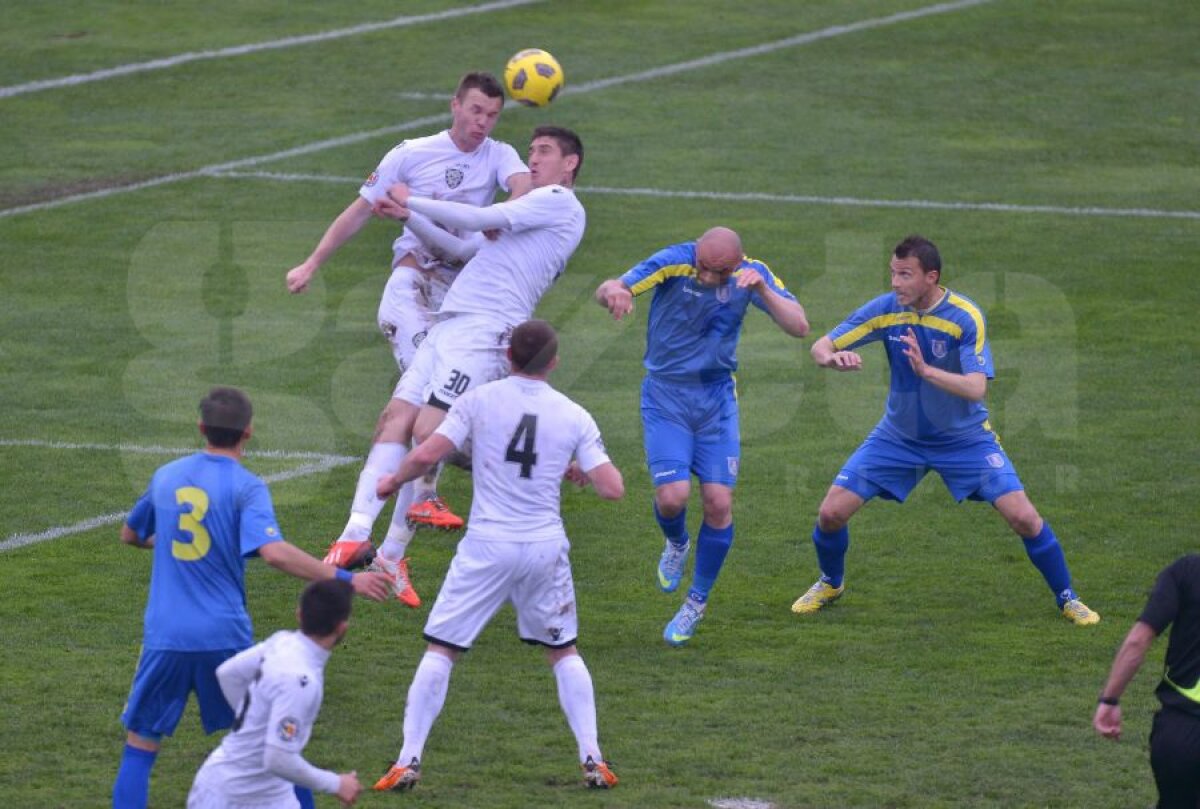 FOTO şi VIDEO Dan Alexa candidează la trofeul "Mister X" » Corona - ACS Poli 0-0