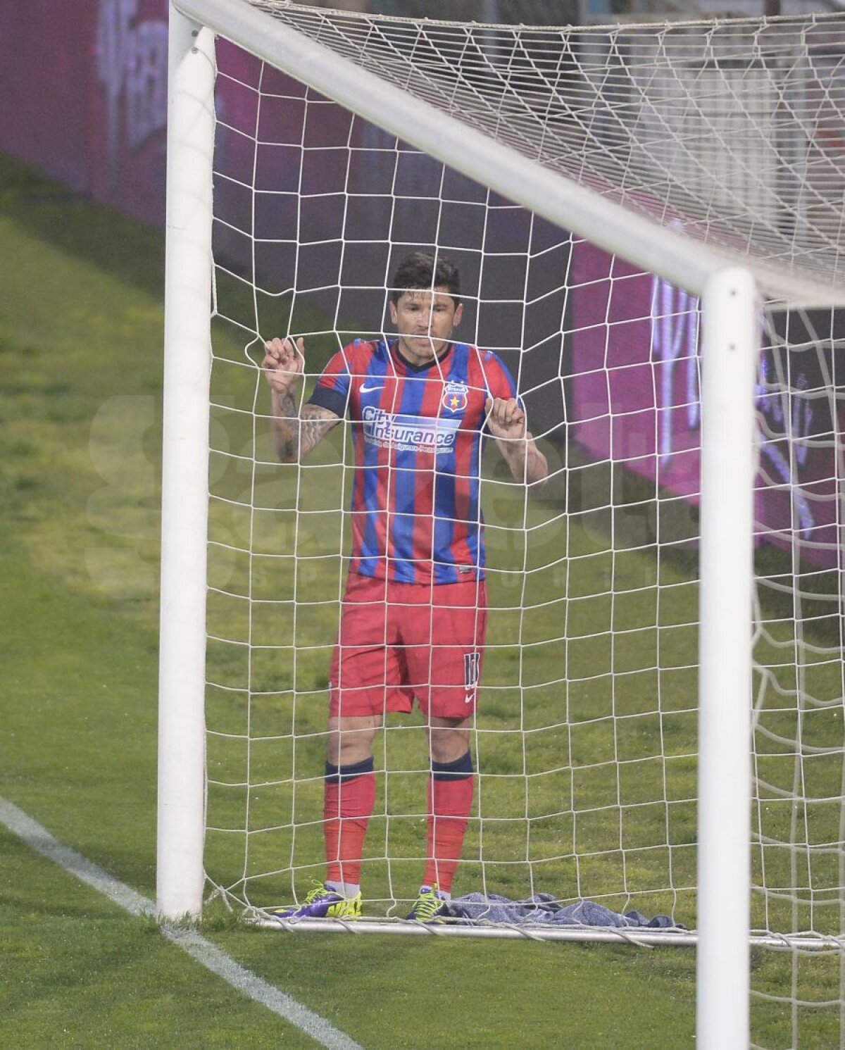 FOTO şi VIDEO Lovitura "greviştilor" » Vasluienii au învins Steaua în Ghencea, scor 1-0, prima înfrîngere a campioanei în acest sezon