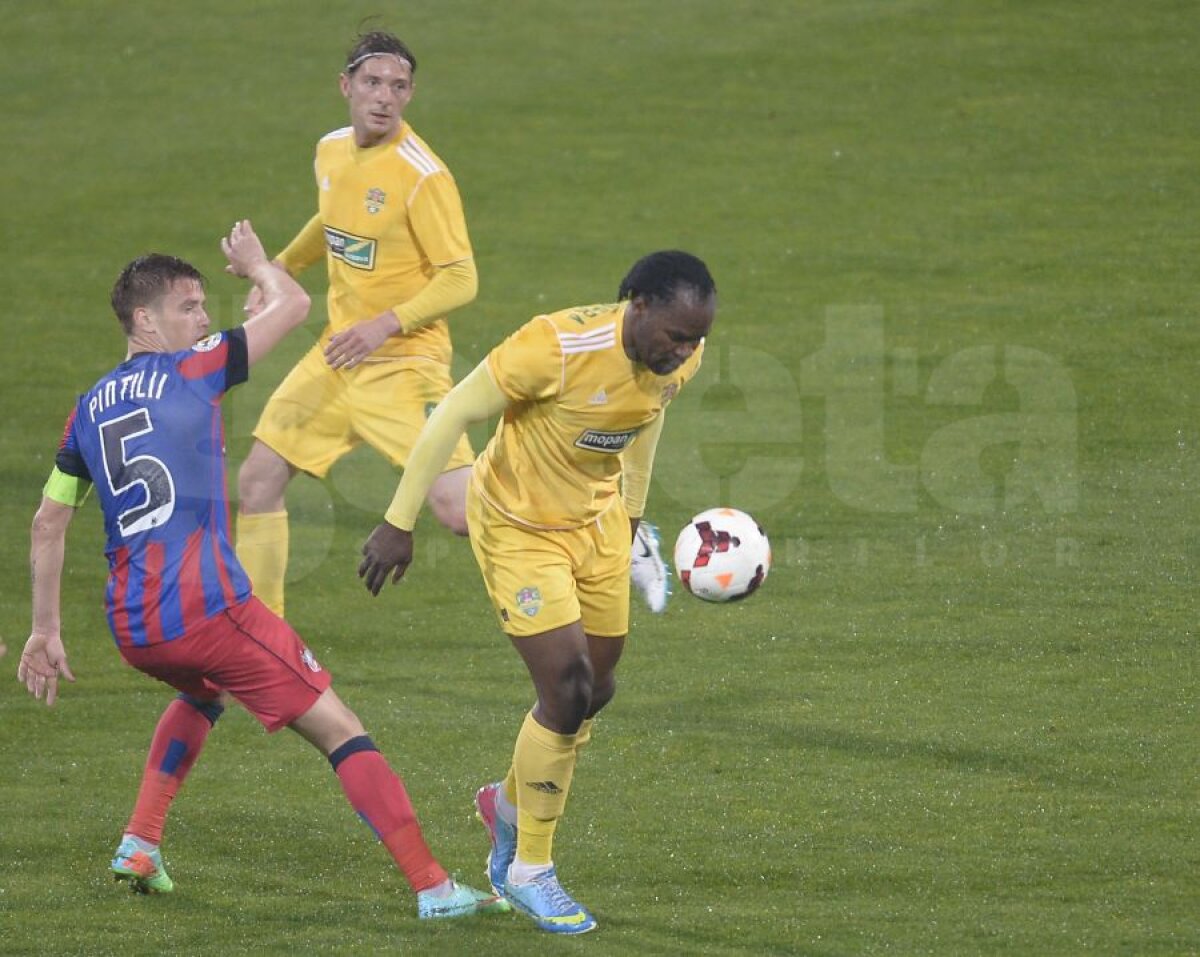 FOTO şi VIDEO Lovitura "greviştilor" » Vasluienii au învins Steaua în Ghencea, scor 1-0, prima înfrîngere a campioanei în acest sezon